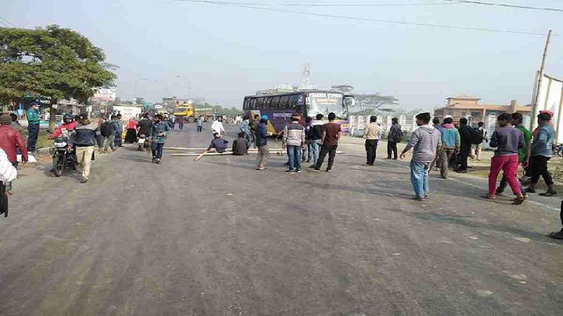 Barishal University students protest against attack on fellows - Vimarsana News