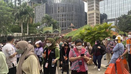 Strong quake shakes Indonesia’s capital; no tsunami alert